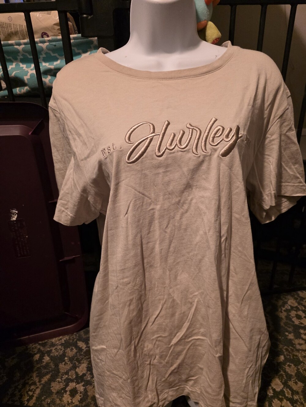 Hurley T-Shirt Size Medium Pink